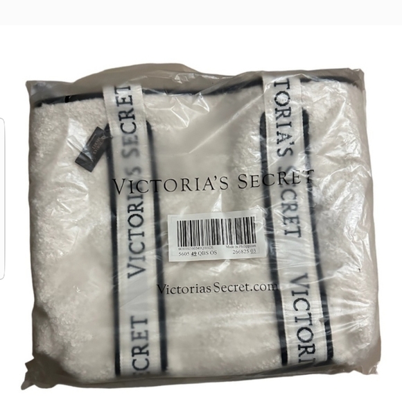 NWT VICTORIA'S SECRET Cozy-Plush Tote Bag - Picture 2 of 5